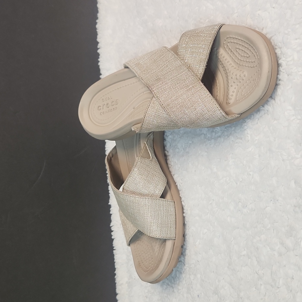 CROCS Size 8 W Slip On Sandle Dual Croc Comfort
